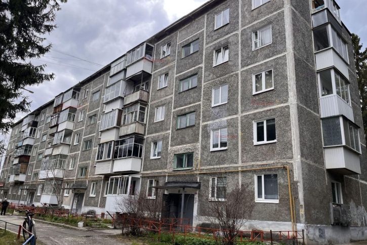 3-комн квартира Российская 18